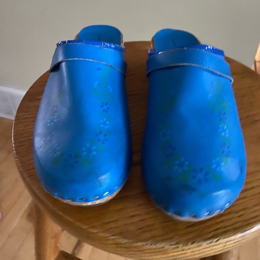 Bright Blue Colin Stuart Leather Clogs with Floral Detail - Picture 4 of 13